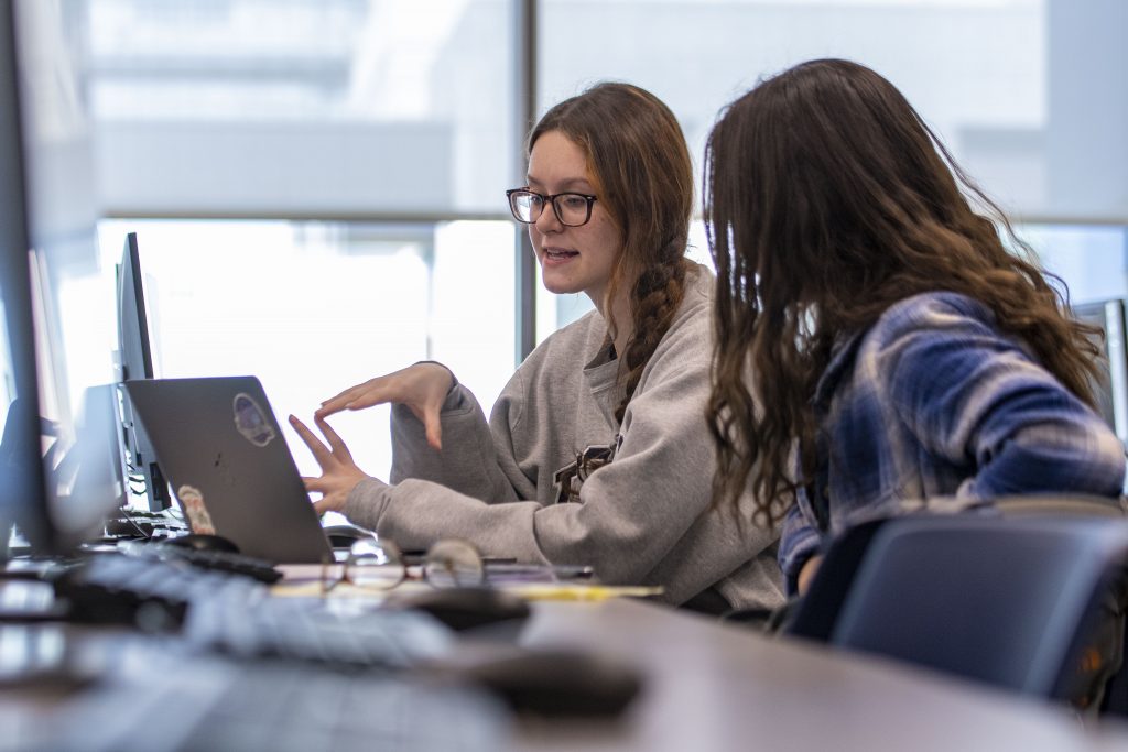 UConn Hartford students working on a group project. April 13, 2022. (Sean Flynn)