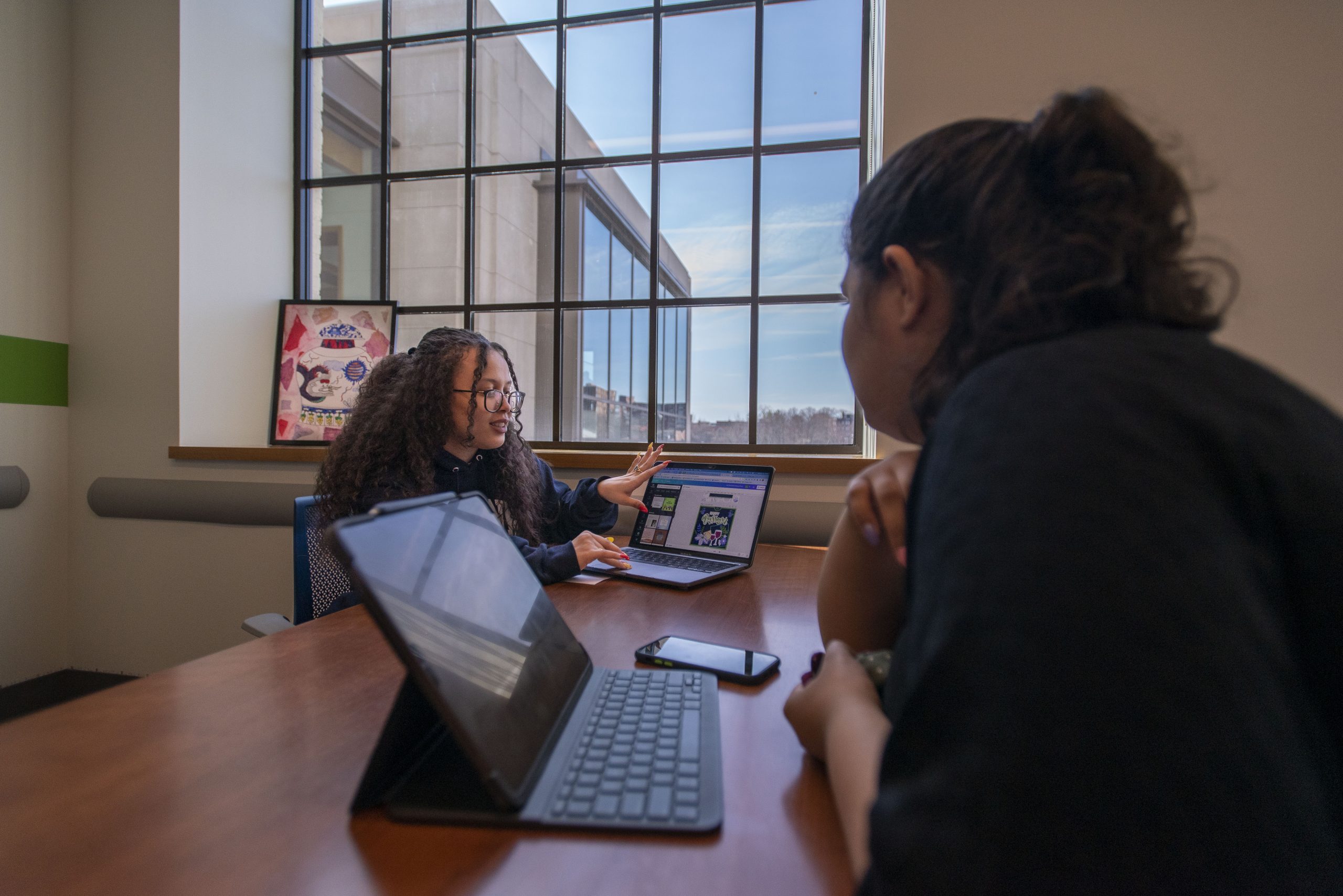 UConn Hartford students being tutored. April 13, 2022. (Sean Flynn)