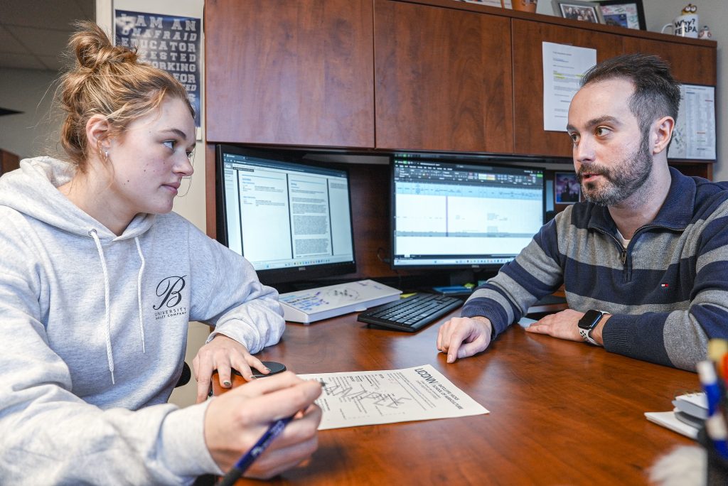 Academic Advisor Mike Downs meets with Kyra Johnson ‘25 (CAHNR) in the Office of Academic Programs