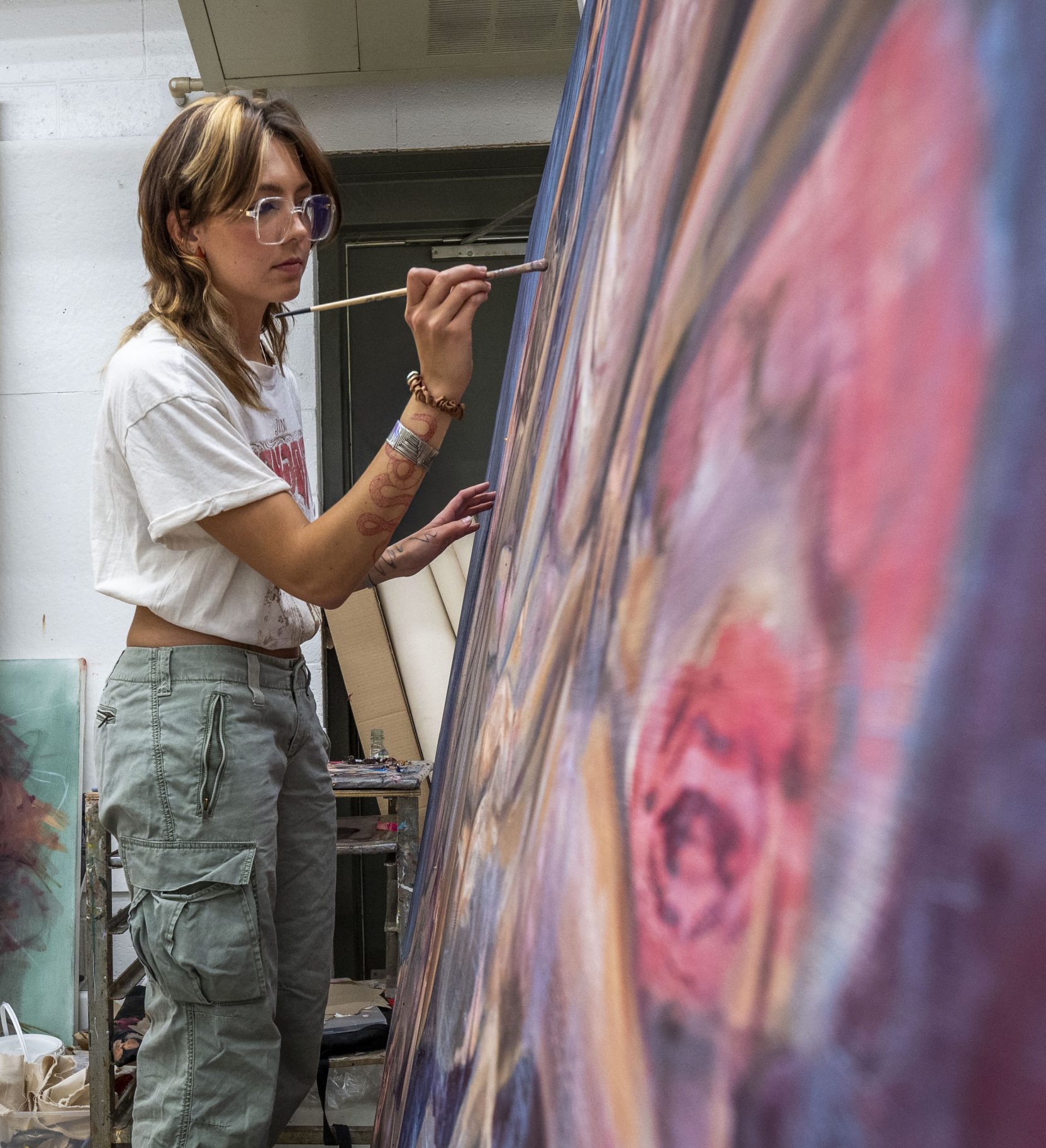 Elizabeth (Liz) Grossman painting in a classroom at the School of Fine Arts